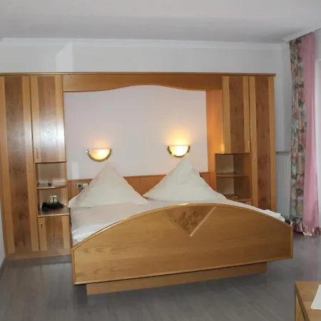 Winzerhotel Kinges-kessel 3* Morstadt